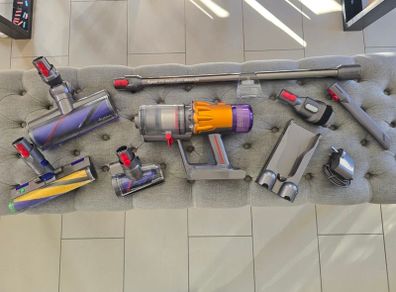 Dyson v12 with genuine accessories