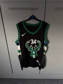 Milwaukee bucks basketball jersey
