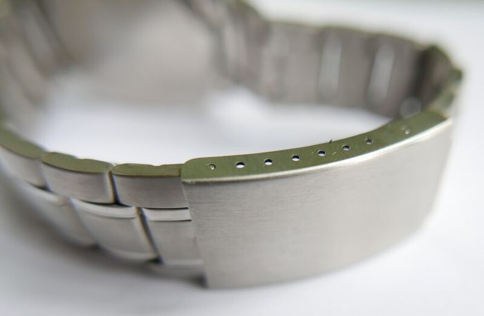 D'Alton Digital Wristwatch - Metal Bracelet and Water Resistance - fresh battery