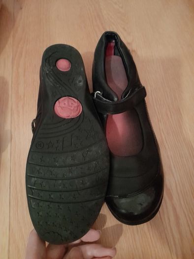 Girl's shoes