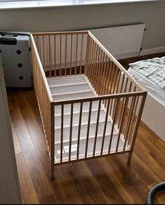 Baby Cot/Crib: Ikea Sniglar + mattress (120x60cm)