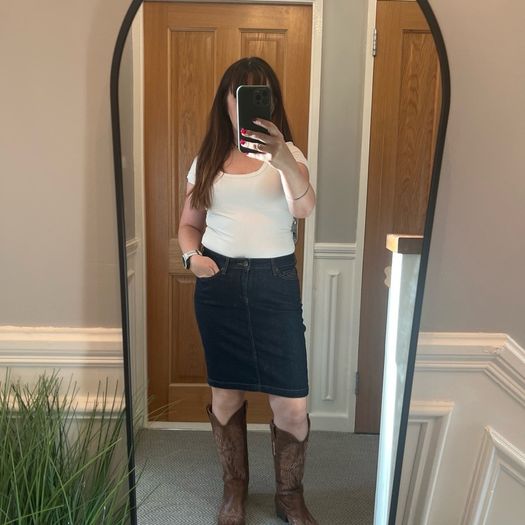 Tommy Hilfiger denim skirt. Size 10