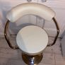Swivel height adjustable make up chair Image 2