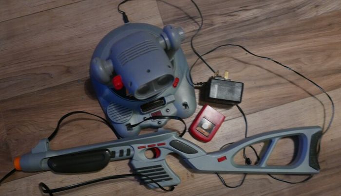 Vintage Arcadia Image Projecting Game System Skeet Shoot Vintage 1998 Shooting Game (works well)