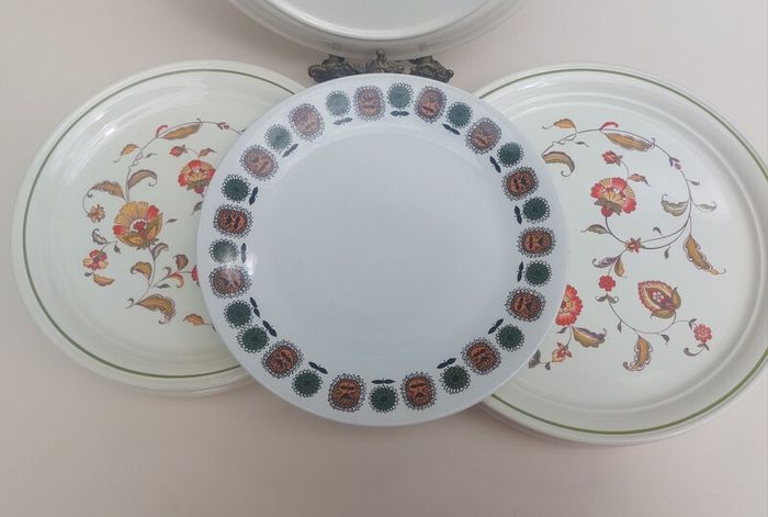Fabulous Set of Five Dinner Plates and Five Breakfast Plates by Arklow Pottery in the Brendan Erin Stone, Unknown Pattern Name