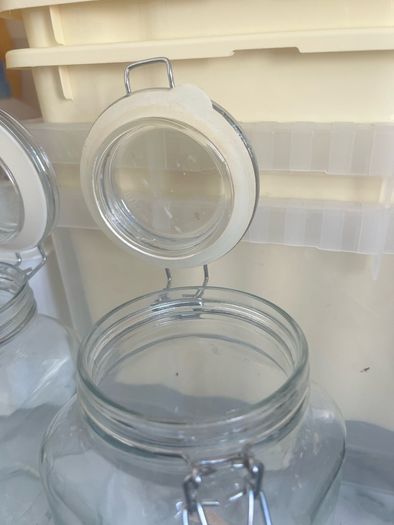 4 Glass Storage Jars with Clip Lids