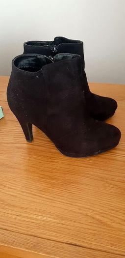 ladies ankle boots.