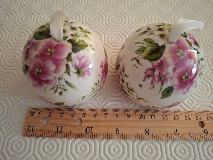Vintage Ceramic Pot Pourii Globe