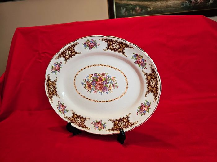 Medium Arklow platter , Larne / Pattern 2384