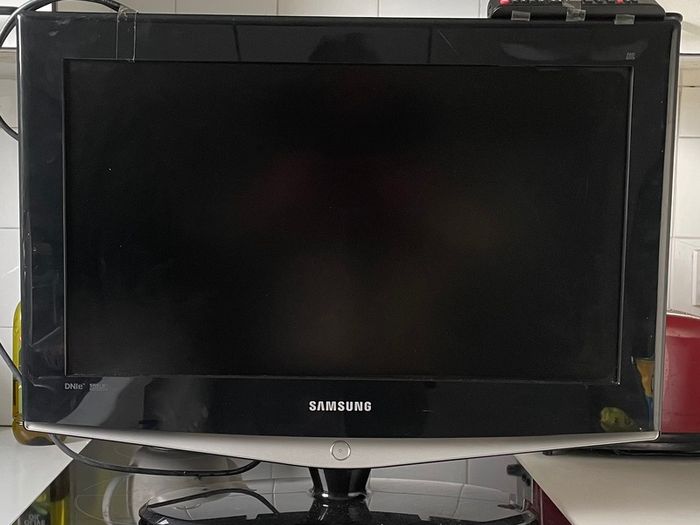 Samsung flatscreen with remote