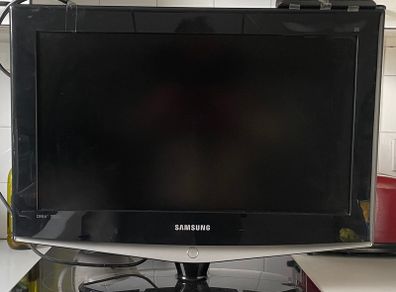 Samsung flatscreen with remote