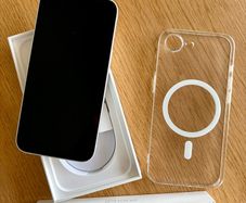 iPhone 16e White 128GB + Benks clear case