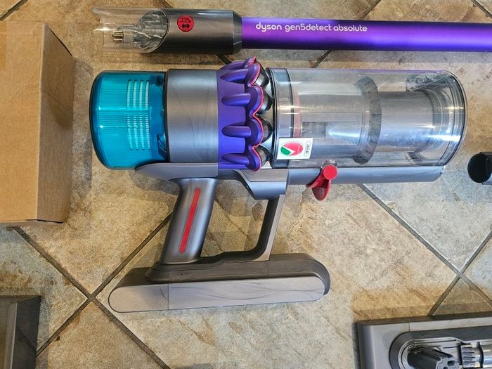 Dyson 5 gen with 2 Batteries