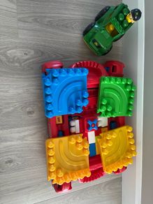 Mega Bloks Build 'N Learn Table Classic and John Deere tractor