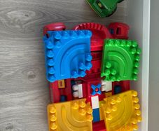 Mega Bloks Build 'N Learn Table Classic and John Deere tractor