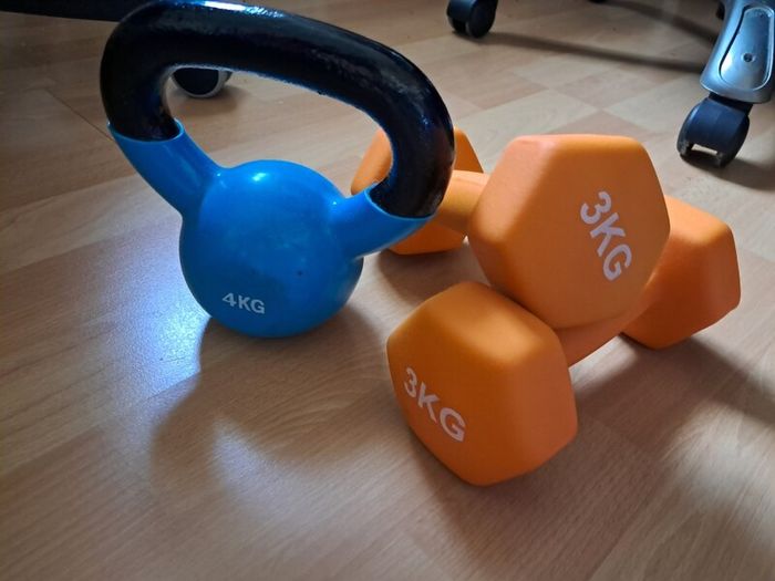4KG Kettlebell + Pair of 3KG Dumbbells  Weights Set