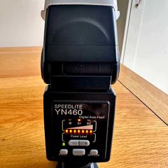 Yongnuo universal speed light