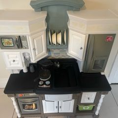 Toy kitchen