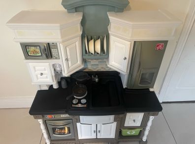 Toy kitchen