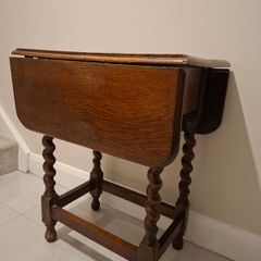 Drop Leaf Oak table
