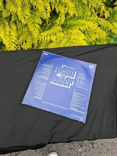 Double vinyl lp glenn miller jazz possible to post