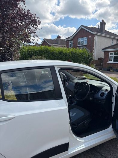 White Hyundai i10 - low owners - freshly serviced