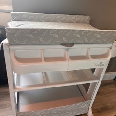 Babylo Changing Table & Bath
