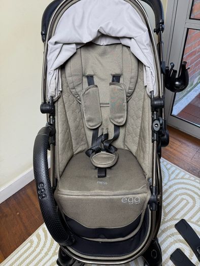 Full Egg 3 travel system Cybex car seat and isofix base