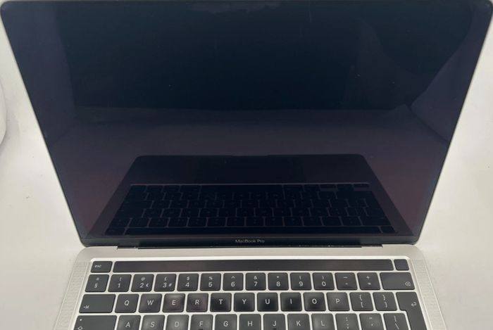 2020 Apple Macbook Pro A2289 13" I5 16gb Ram 256gb Ssd