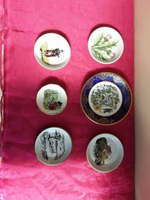 small commemorative pin dish style plate: