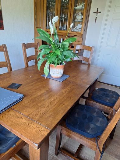 Dining room table 6 chairs