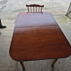 Kitchen table + 5 chairs