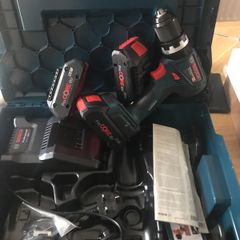 Bosch drill 18-90 with 3x4amp battery's