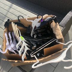 Children's clothes hangers