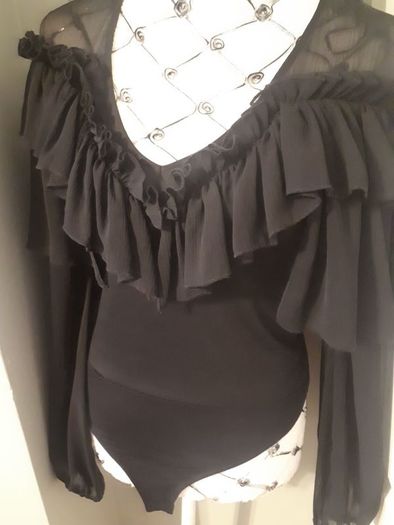 BNWT Stunning River Island Black Ruffle Bodysuit (Size 8)