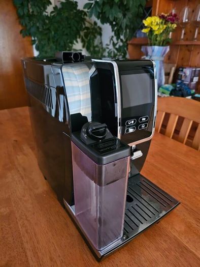 De'Longhi Dinamica Plus fully-automatic bean-to-cup coffee machine