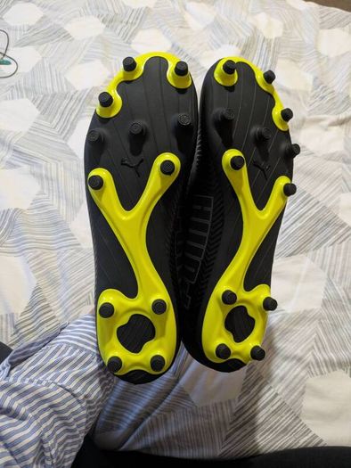 ground football boots UK 11