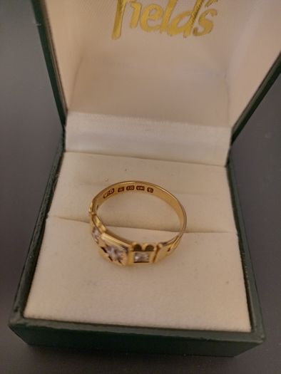 18k gold and diamond ring