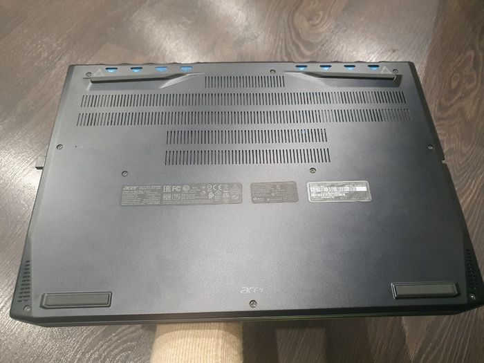 Acer Triton 500, i7-9750h, 16GB RAM, 2080max-q 8GB