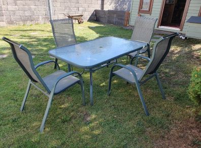 patio table and chairs
