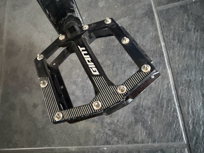 Giant Contend SL 2 Disk Road Bike