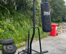 Everlast punching bag and stand