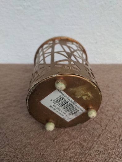 Metal tealight holder