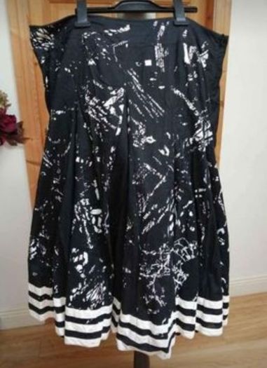 Ladies WFST Black and white cotton fully lined skirt.