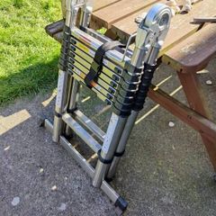 Telescopic ladder 2.5 m to 5 m.