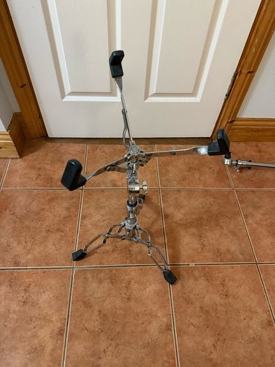 Pearl snare stand