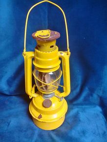vintage kerosene lantern hurricane
