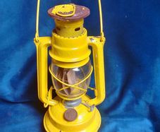 vintage kerosene lantern hurricane