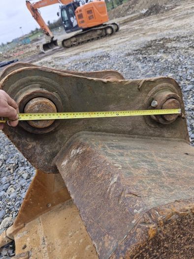 Geith digging bucket
