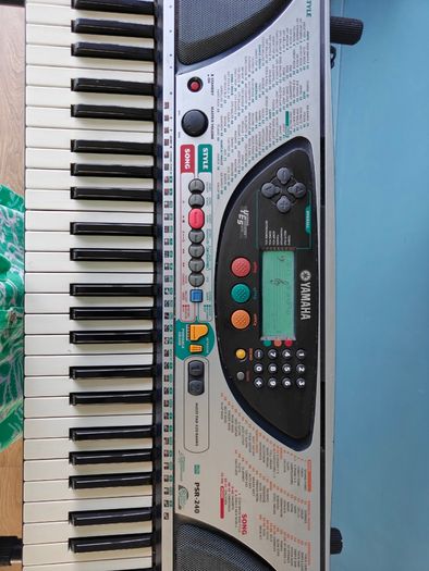Yamaha keyboard PSR -240